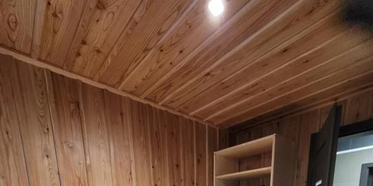 Romantický únik do šumavských lesů: plně vybavený tiny house, snídaně v penzionu