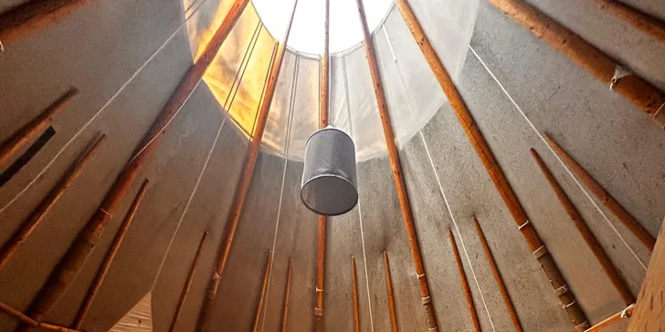 Relax v Posázaví: luxusní teepee se saunou, koupacím sudem i možností snídaně