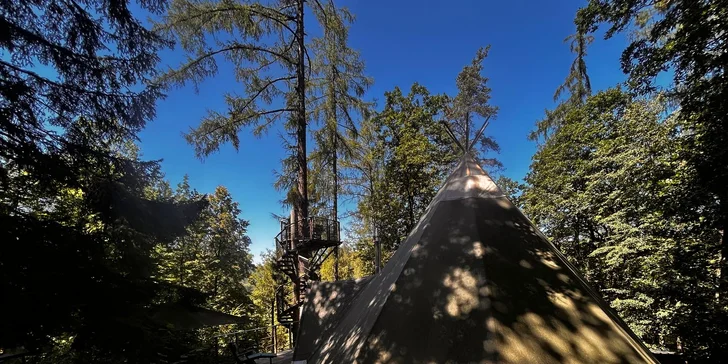 Relax v Posázaví: luxusní teepee se saunou, koupacím sudem i možností snídaně