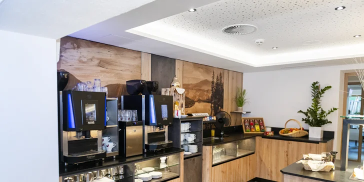 Kitzbühelských Alpách: 4* hotel blízko sjezdovky, bohatá polopenze, saunová zóna i karta výhod