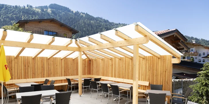 Kitzbühelských Alpách: 4* hotel blízko sjezdovky, bohatá polopenze, saunová zóna i karta výhod