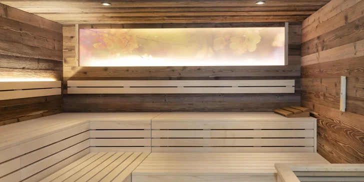 Kitzbühelských Alpách: 4* hotel blízko sjezdovky, bohatá polopenze, saunová zóna i karta výhod