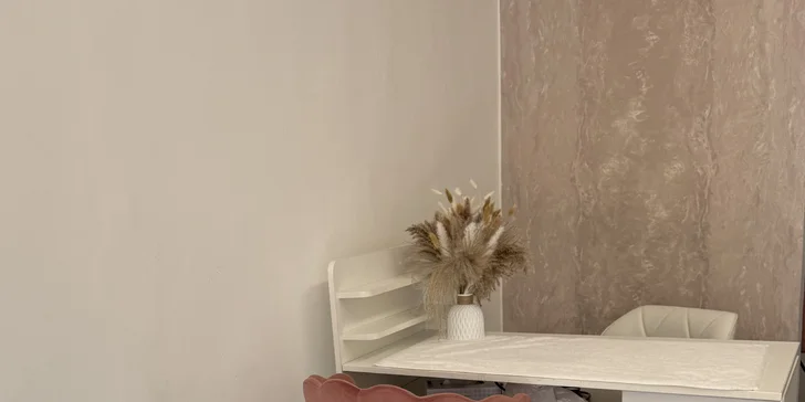 Manikúra s P-Shine, gel lak, francouzská manikúra i SPA manikúra s masáží