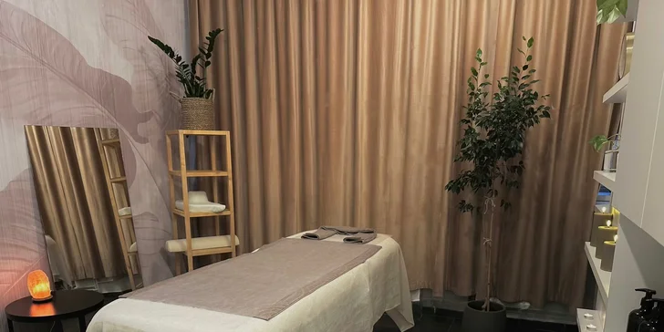 Regenerace pro tělo i duši: masáž dle výběru na 40 až 90 minut v salonu na Žižkově
