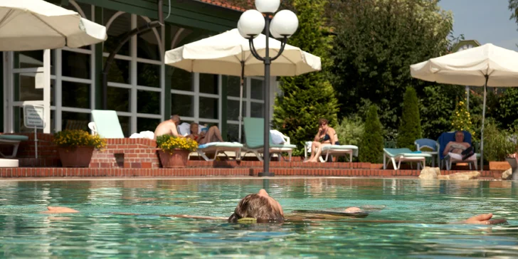 Bavorský hotel s polopenzí a neomezenými lázněmi o velikosti 1 600 m²