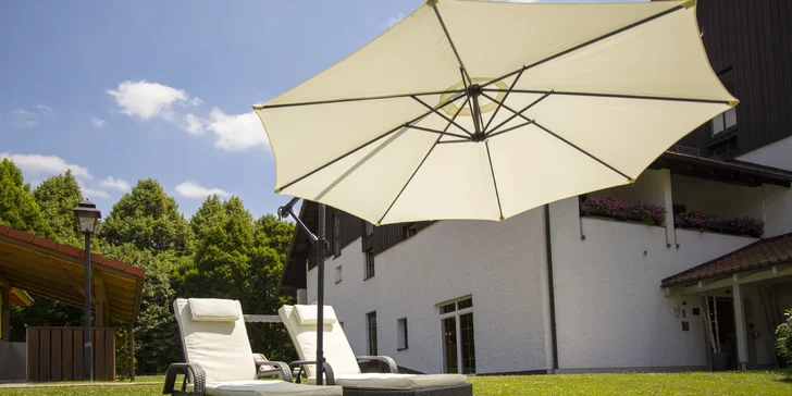 Bavorský hotel s polopenzí a neomezenými lázněmi o velikosti 1 600 m²