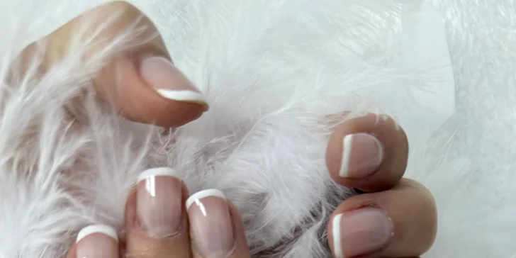 Manikúra s P-Shine, gel lak, francouzská manikúra i SPA manikúra s masáží