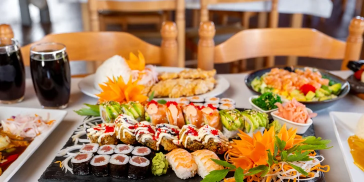 Pestré sushi sety: 20–48 kusů s rybami, krabem, úhořem i zeleninou