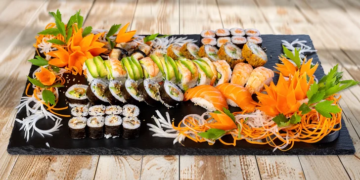 Pestré sushi sety: 20–48 kusů s rybami, krabem, úhořem i zeleninou