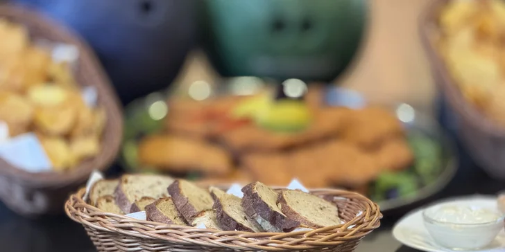Talíř řízků o váze 0,5 nebo 1 kg i s hodinou bowlingu až pro 8 osob