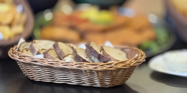Talíř řízků o váze 0,5 nebo 1 kg i s hodinou bowlingu až pro 8 osob