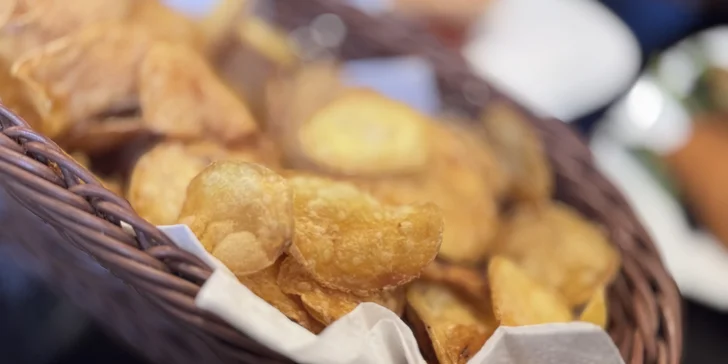 Talíř řízků o váze 0,5 nebo 1 kg i s hodinou bowlingu až pro 8 osob
