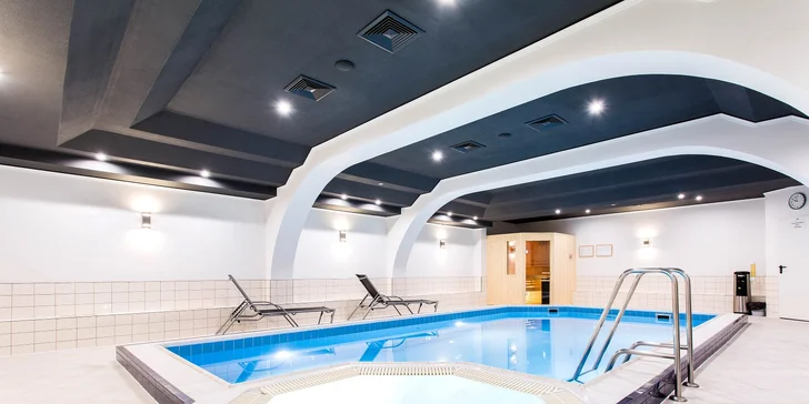 Hotel v centru Vratislavi jen 5 min. pěšky od Staroměstského náměstí: wellness a snídaně či polopenze