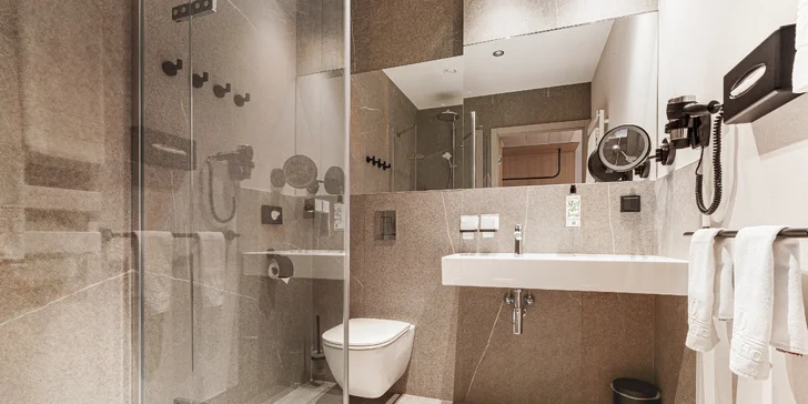 Hotel v centru Vratislavi jen 5 min. pěšky od Staroměstského náměstí: wellness a snídaně či polopenze
