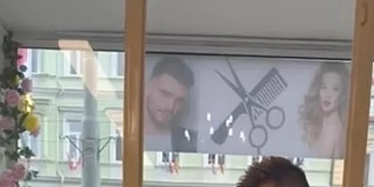 Vstříc novému účesu: dámský střih pro krátké či dlouhé vlasy, vč. stylingu