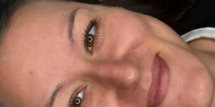 Permanentní make-up obočí a rtů: Zbavte se starostí a buďte krásná bez práce