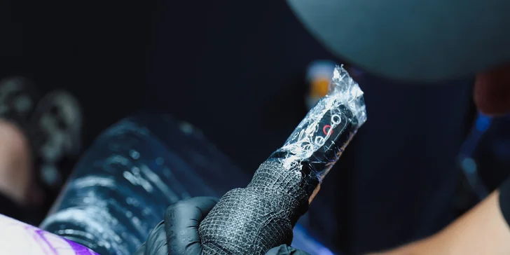 Nové tetování nebo korekce stávajícího o velikosti 10 x 10 cm vč. konzultace