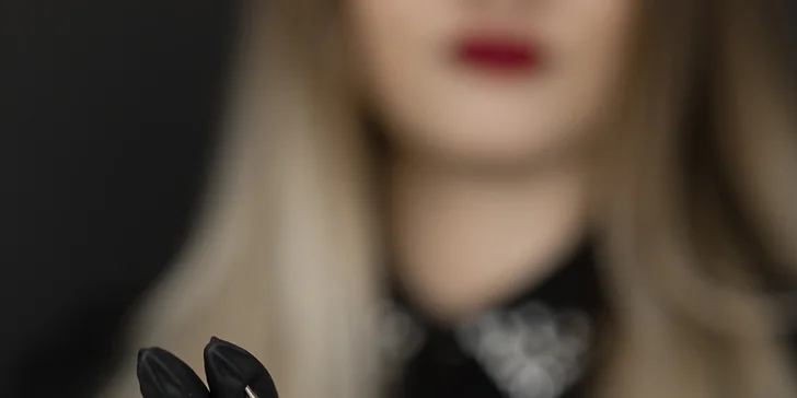 Upravená vždy a všude: vyrazte na permanentní make-up obočí či rtů