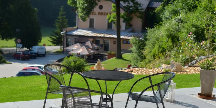 Dovolená v Moravském krasu: moderní apartmán až pro 4 osoby, vč. terasy či balkónu