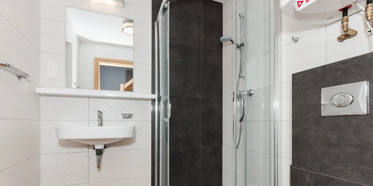 Odpočiňte si u Baltu: moderní apartmán, 10 minut od pláže