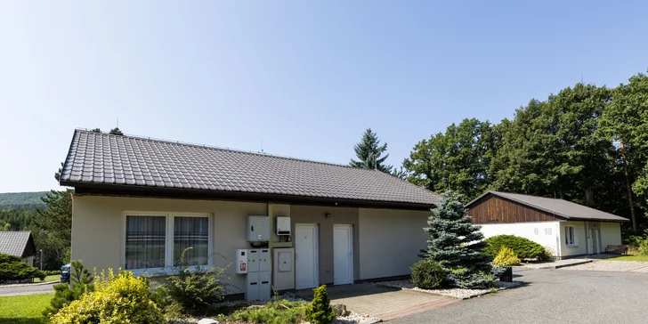 Dovolená v Železných horách: vila nebo chatka, venkovní bazén a wellness, varianty se snídaní