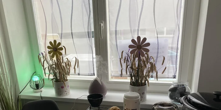 Masáž v Poděbradech: lávovými kameny, maderoterapie či relaxační aroma