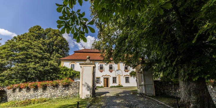 Pohádkový pobyt v barokním zámečku pro pár i rodinu, parkování zdarma