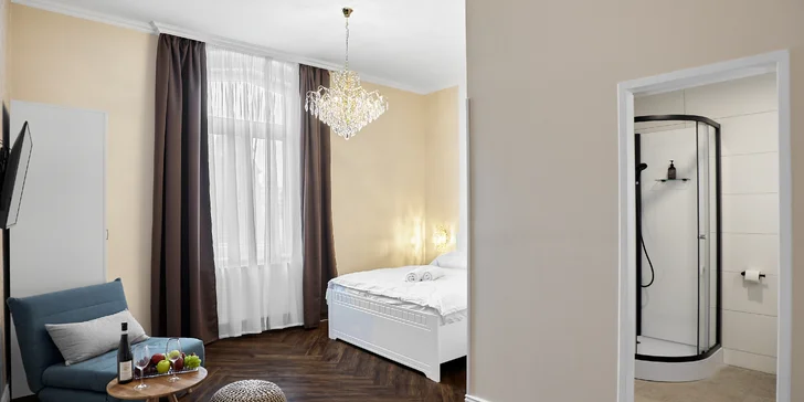 Novogotický zámeček nedaleko Litvínova: romantický pobyt se snídaní, pokoj s vířivkou