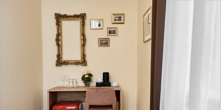 Novogotický zámeček nedaleko Litvínova: romantický pobyt se snídaní, pokoj s vířivkou