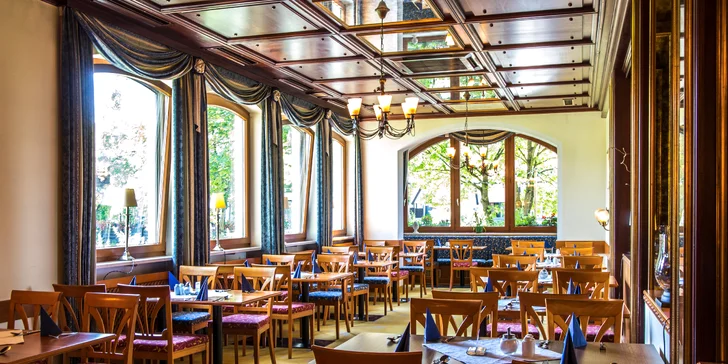 Bavorský hotel s polopenzí a neomezenými lázněmi o velikosti 1 600 m²