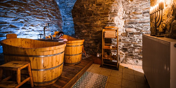 Privátní pivní wellness: koupel, neomezená konzumace piva i infrasauna