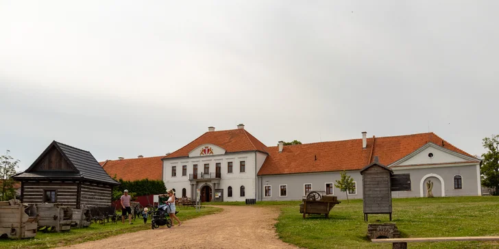 Vstupné do Centra Eden: projděte si historickou lékárnu, Horáckou vesnici i Pyramidu, pro jednotlivce či rodinu