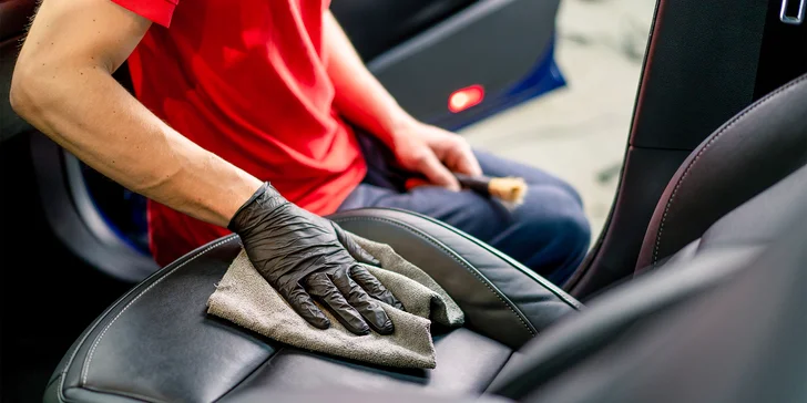 Detailing: čištění interiéru nebo exteriéru či komplet péče o vaše auto