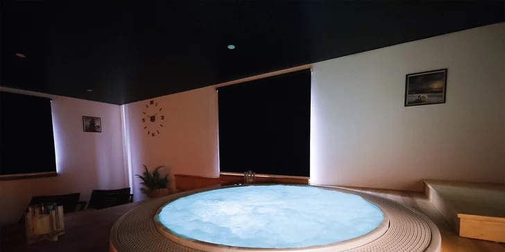 Privátní wellness pro dva na 1-3 hod.: vířivka, sauna, prosecco i obložená mísa