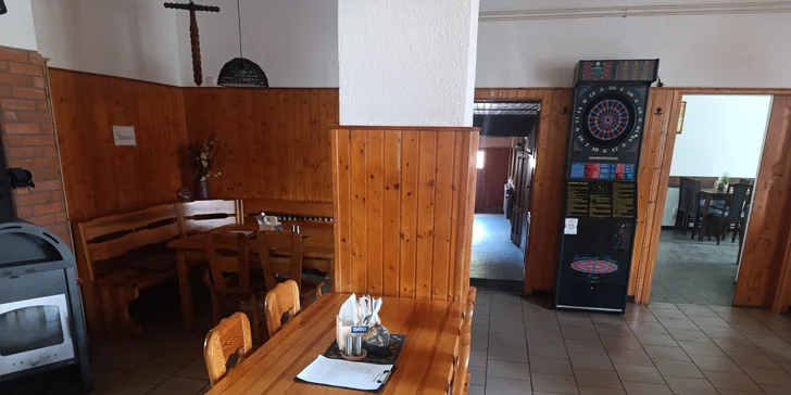 Bacon burger nebo cheeseburger s hranolky v Knínickém hostinci, pro 1 či 2 osoby