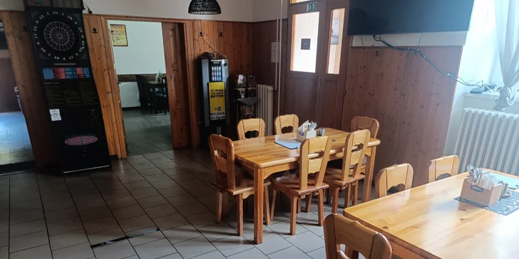 Bacon burger nebo cheeseburger s hranolky v Knínickém hostinci, pro 1 či 2 osoby