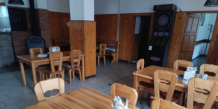 Bacon burger nebo cheeseburger s hranolky v Knínickém hostinci, pro 1 či 2 osoby