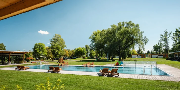 Luxusní přírodní resort: tyrolská sauna, skvělé snídaně, možnost chaletu s vířivkou