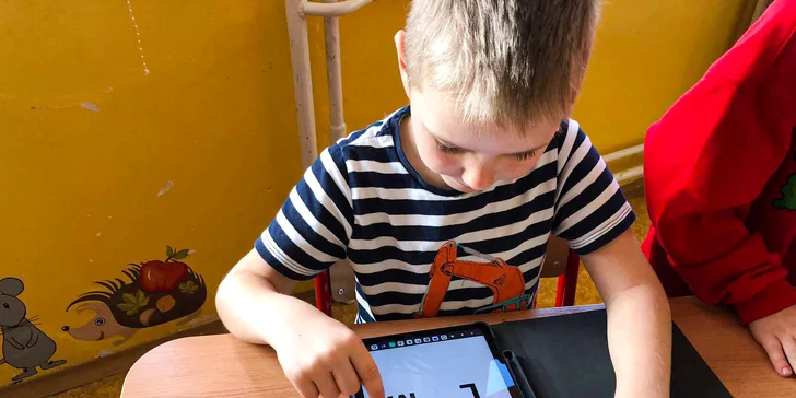 Aplikace Glitr: škola hrou i dobrodružství pro celou rodinu na 3–12 měsíců