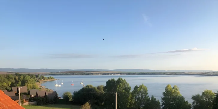 Pobyt u Nechranické přehrady: penzion se snídaní, možnost soukromé degustace vín