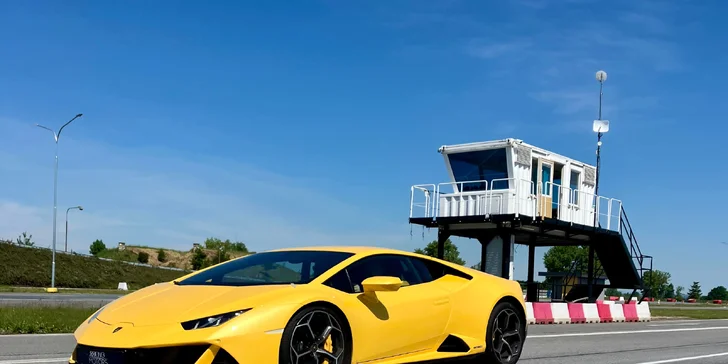 Jízda ve Ferrari, Lamborghini, Porsche, Chevroletu, Nissanu, speed taxi a virtuální realita