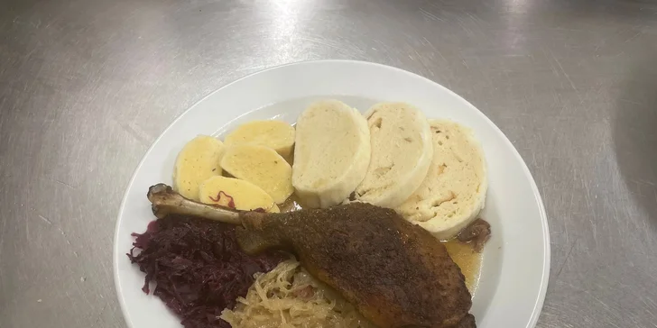 Oběd v poctivé české hospůdce: polední menu s polévkou a nápojem pro 1 i 2 osoby