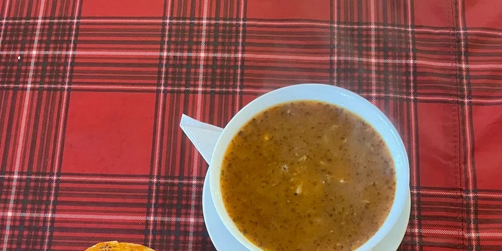 Oběd v poctivé české hospůdce: polední menu s polévkou a nápojem pro 1 i 2 osoby