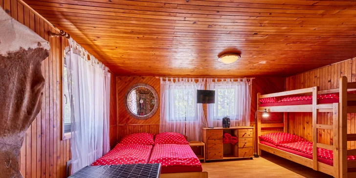 Krásný resort u lesní plovárny v Mladých Bukách na úpatí Krkonoš: koupání, turistika i lyžování na dosah