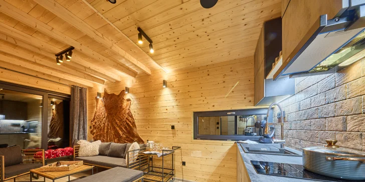 Krásný resort u lesní plovárny v Mladých Bukách na úpatí Krkonoš: koupání, turistika i lyžování na dosah
