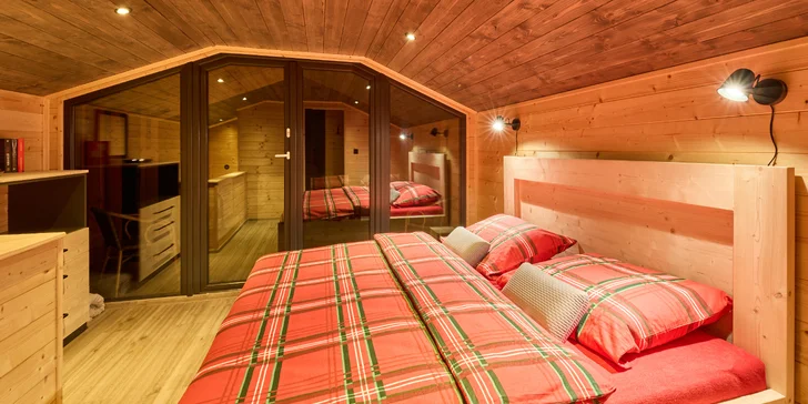 Krásný resort u lesní plovárny v Mladých Bukách na úpatí Krkonoš: koupání, turistika i lyžování na dosah