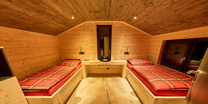 Krásný resort u lesní plovárny v Mladých Bukách na úpatí Krkonoš: koupání, turistika i lyžování na dosah