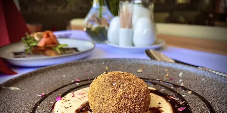 Čtyř- nebo tříchodové menu i s 2hodinovým vstupem do wellness pro 2 osoby