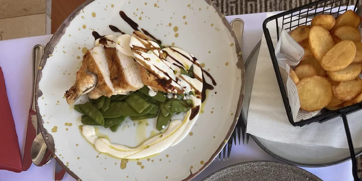 Čtyř- nebo tříchodové menu i s 2hodinovým vstupem do wellness pro 2 osoby