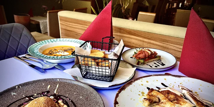 Čtyř- nebo tříchodové menu i s 2hodinovým vstupem do wellness pro 2 osoby